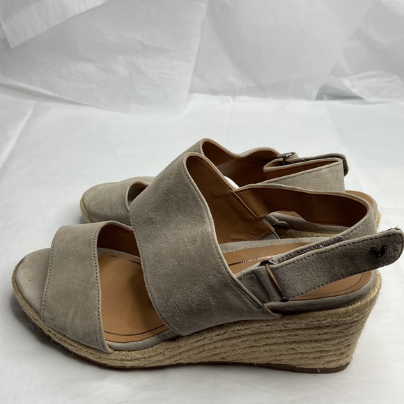 Vionic size 9 cream colored 3 inch wedge sandals in excellent condition - Picture 8 of 13